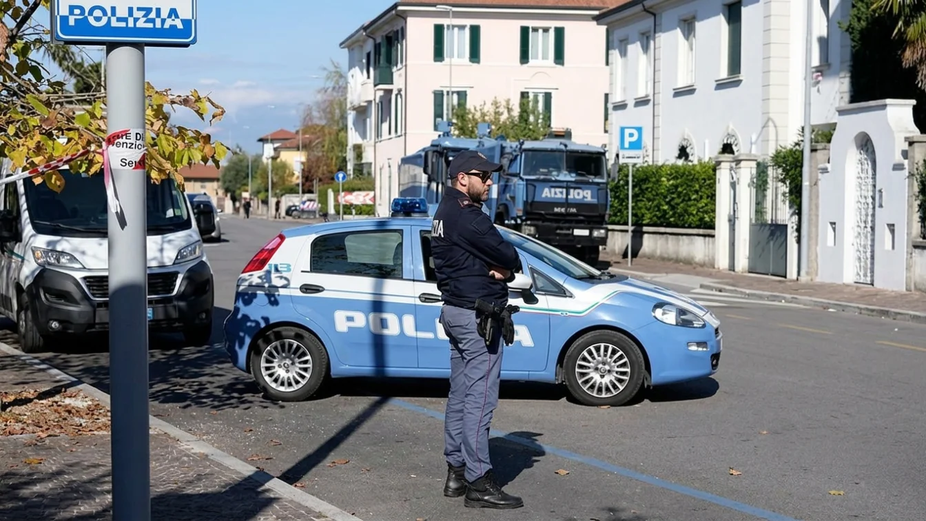 Alertă de securitate în Italia. Opt persoane au fost lovite cu mașina pe trotuar