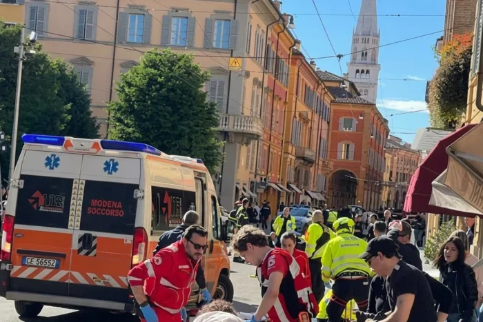 Avertisment de securitate după incidentul din Italia. 7 persoane au fost rănite atac Modena Italia