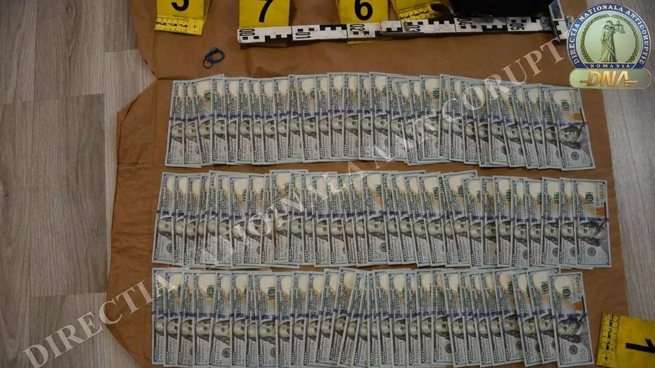 Surpriza uriașă găsită de procurori în casa unui vameș din Constanța. Sumele sunt amețitoare