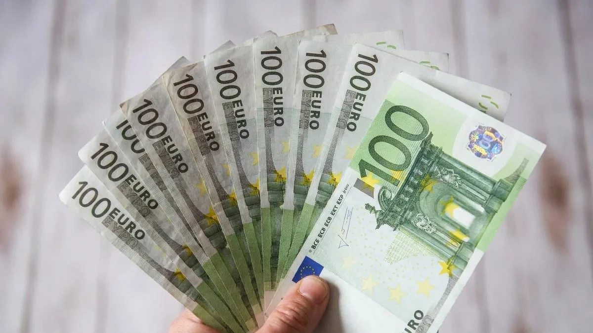 Cutremur financiar în Parlament. Euro explodează la 5,218 lei chiar în timpul votului