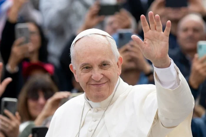 Papa vizitează "Țara Focurilor" din Campania. Presiune pe statul italian pentru curățarea zonei. deșeuri toxice Italia