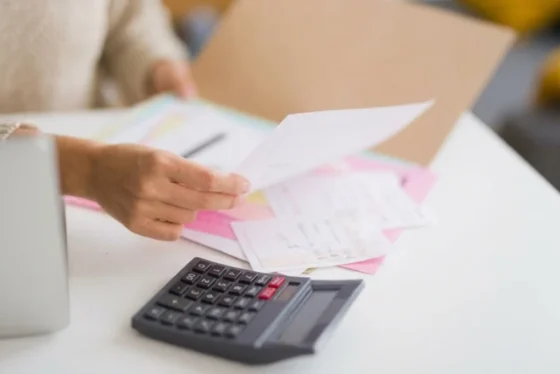 Vestea aşteptată de mii de români. Cine scapă definitiv de sistemul e-Factura e-Factura