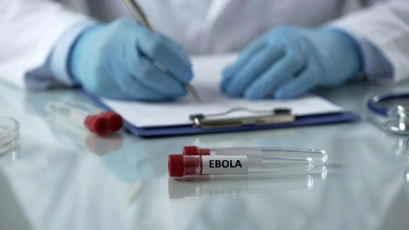 Noul focar Ebola din Congo a ucis 65 de persoane. Extinderea transfrontalieră îngrijorează.