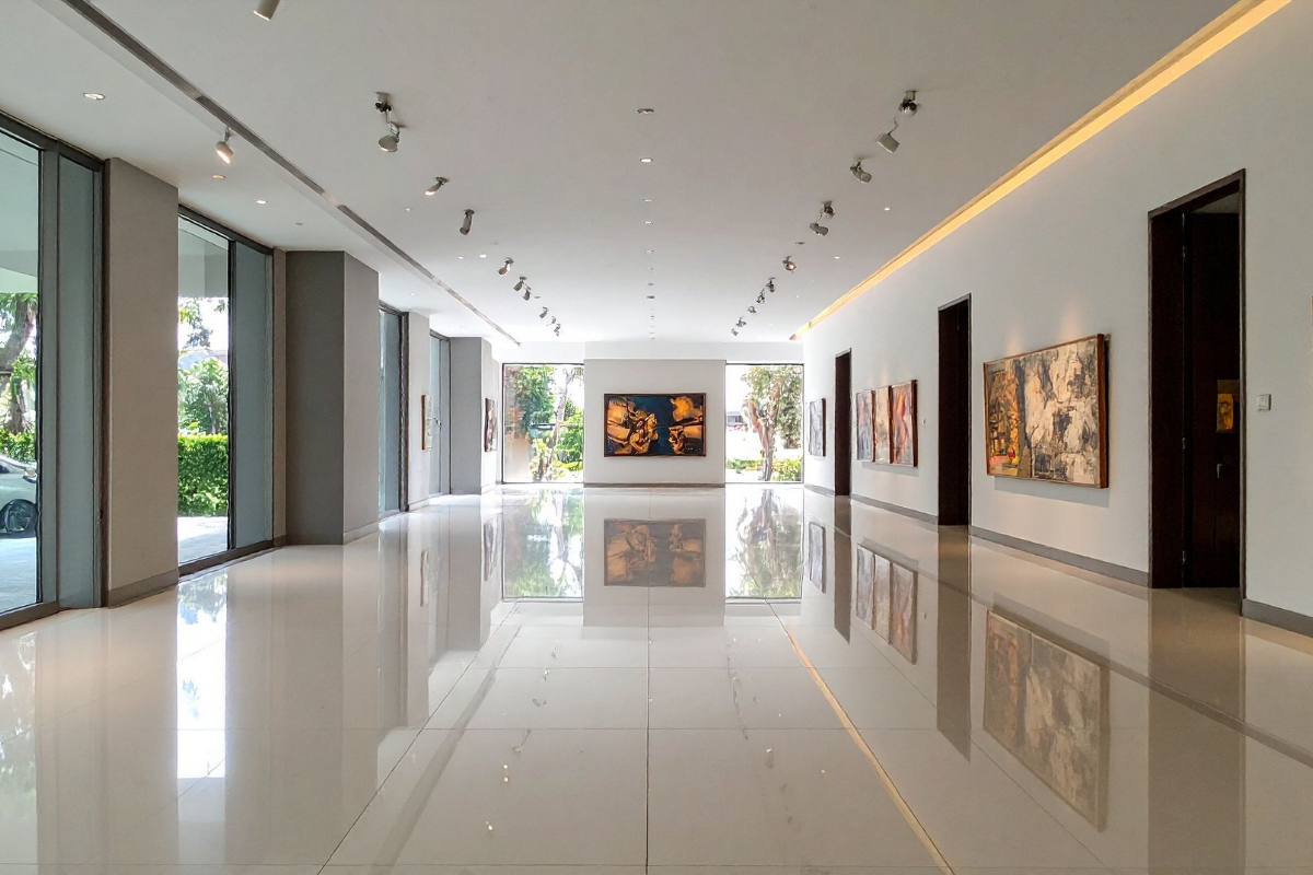 Galerie de artă în București: locul în care arta capătă sens în spațiul tău