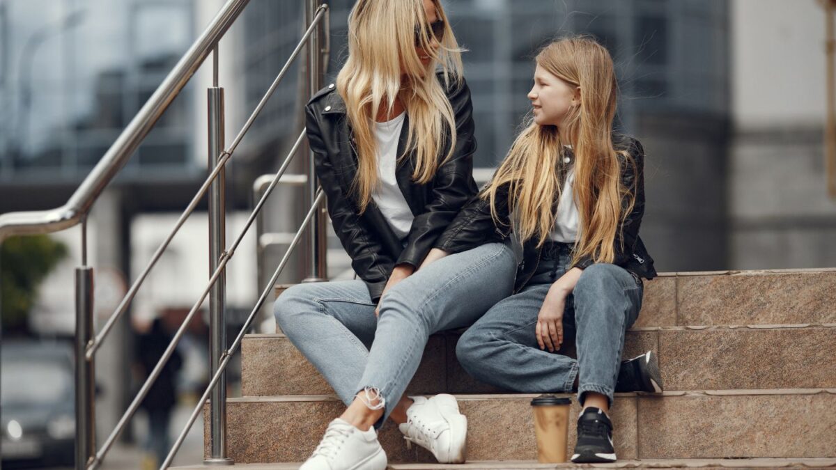 5 moduri de a gestiona provocările pubertății și dezvoltării fizice la adolescenți mama si fiica 38467