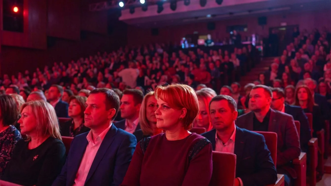 Cutremur total pe scena politică. Ce se întâmplă cu toți miniștrii și prefecții PNL din Guvern