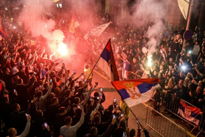 Zeci de mii de oameni cer căderea regimului la Belgrad. Cifrele care anunta o schimbare istorica proteste Serbia