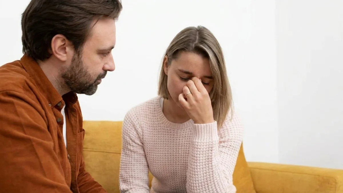 Psihologii explica de ce oamenii raman in relatii nefericite ani la rand. Ce este speranta fantoma