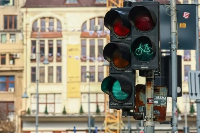 Bucureștiul montează 1.500 de senzori și 305 camere inteligente. Ce se întâmplă cu traficul semafoare inteligente București