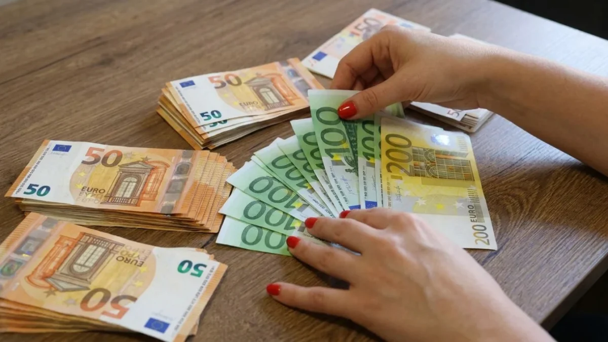 Două miliarde de euro au tranzitat România. Alertă de spălare a banilor la frontiere spălare bani România