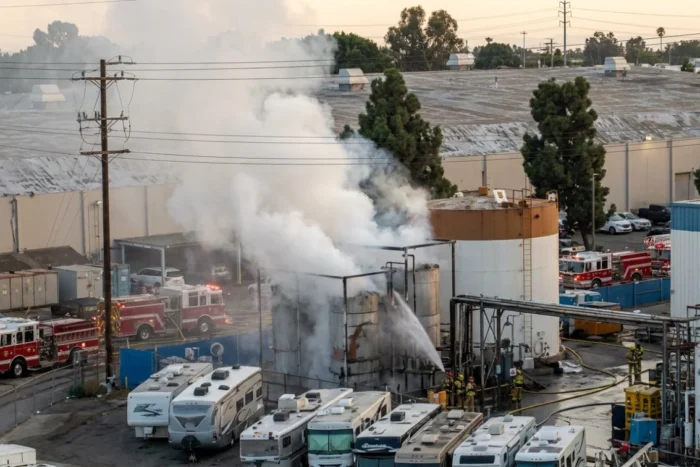 California evacuează 40.000 de oameni. Stare de urgență după riscul de explozie chimică. stare de urgenta