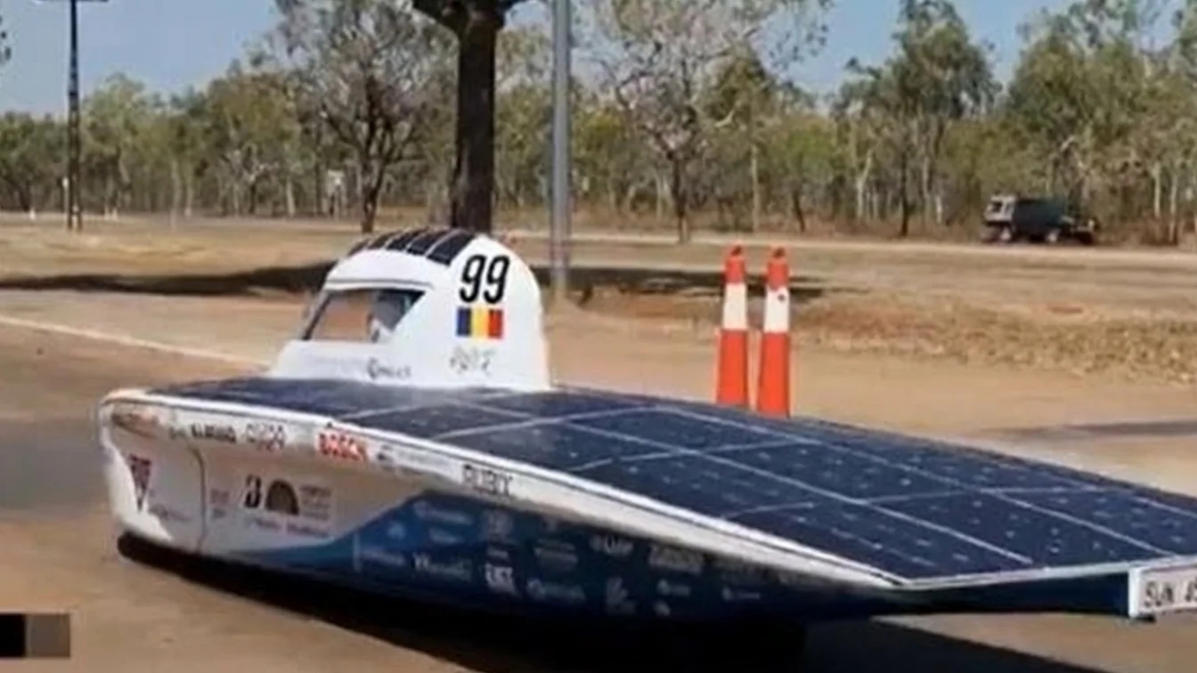 Studenți clujeni construiesc mașini solare. Două vehicule, proiectate de la zero.