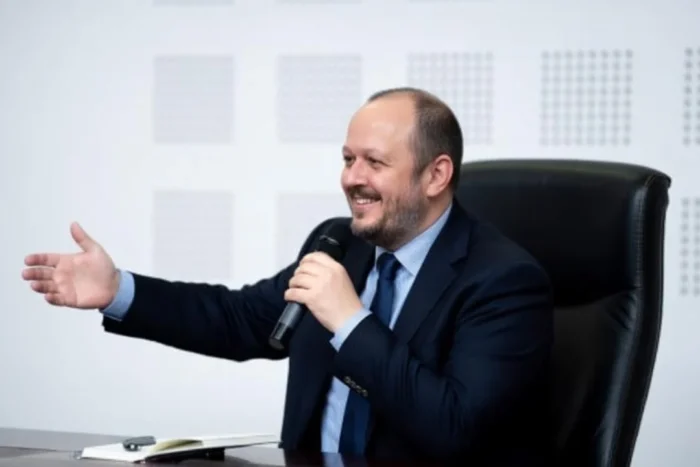 Adrian Papahagi refuză portofoliul Culturii. Eugen Tomac pierde primul nume din Guvern. Adrian Papahagi