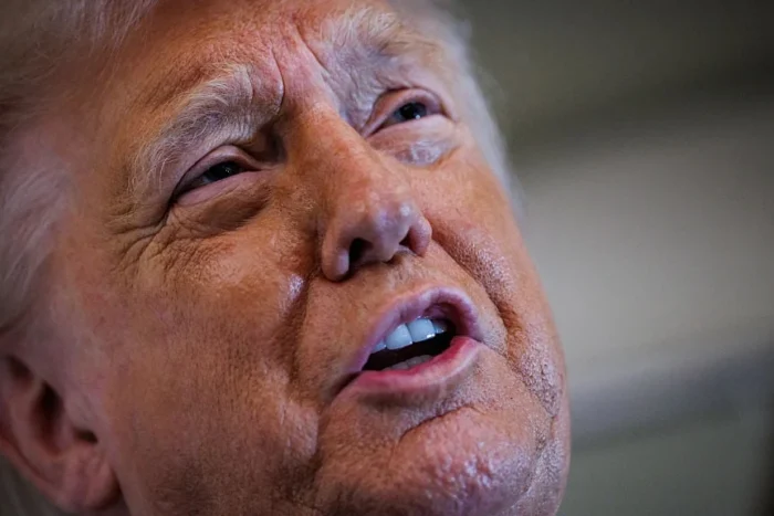 Donald Trump a părăsit brusc un interviu NBC. Schimb de replici tensionat pe tema grațierilor. Donald Trump