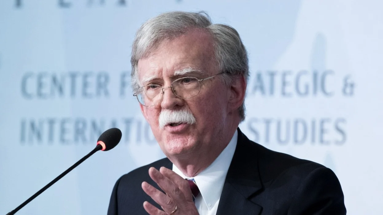 John Bolton, fost consilier Trump, plătește 2,25 milioane de dolari justiției. Va pleda vinovat pentru reținerea de secrete.