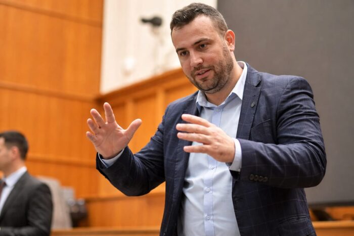 Adrian Peiu a trecut de la SOS România la PNL. Cum schimbă un vot în plus calculele din Senat