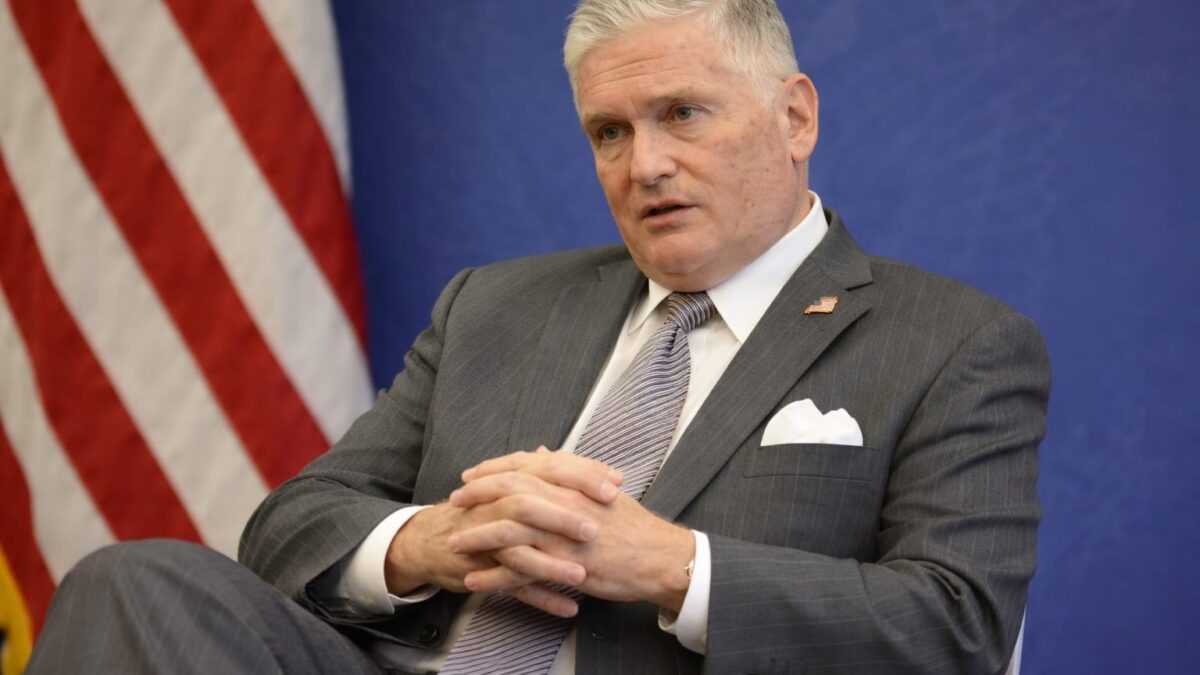 Fostul ambasador al SUA vede în criza din România o direcție antiamericană. Ce semnal primește acum Washingtonul Fostul ambasador al SUA vede în criza din România o direcție antiamericană. Ce semnal primește acum Washingtonul