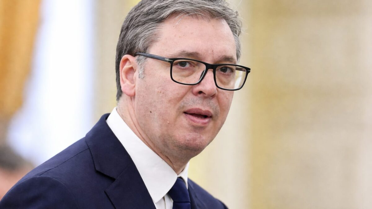 Președintele Serbiei Aleksandar Vucic a anunțat că va demisiona