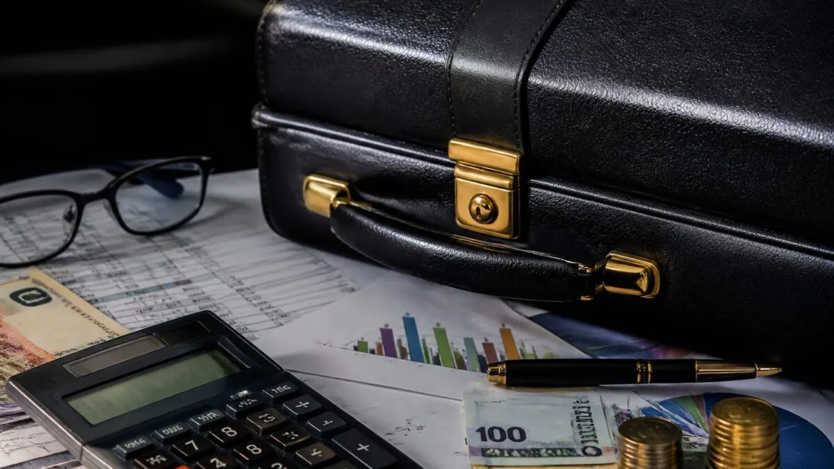 De ce a ales să rămână la Finanțe ministrul desemnat. Miza pentru pensii și credibilitatea României