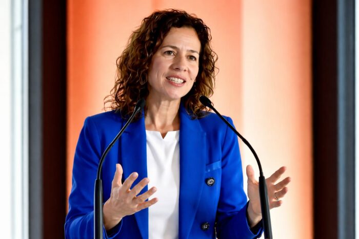 Roxana Mînzatu a lansat primul Cadru european pentru alfabetizare în inteligență artificială
