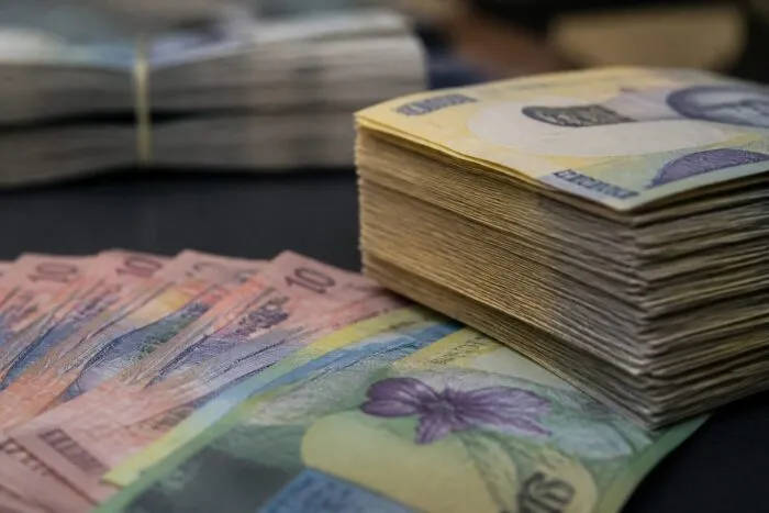 719 lei și 292 de lei rămân alocațiile în iulie 2026. Cum arată calendarul plăților pentru copii și pensionari