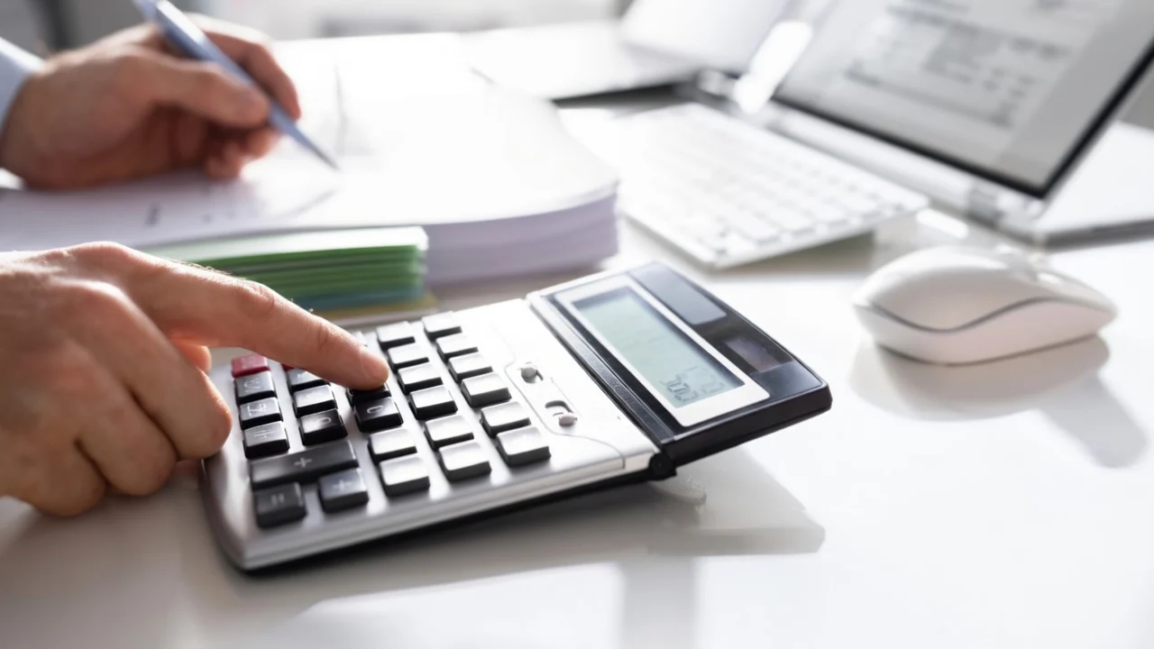 Consiliul Concurenței a amendat băncile cu 3,73 miliarde lei pentru manipularea ROBOR. Sancțiune record pentru 10 instituții financiare.