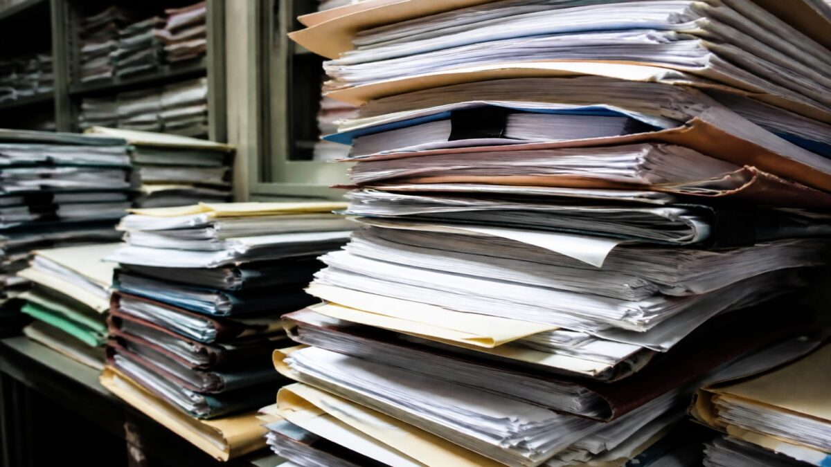 Amenzi de până la 25.000 de lei pentru birocrația din instituții.
