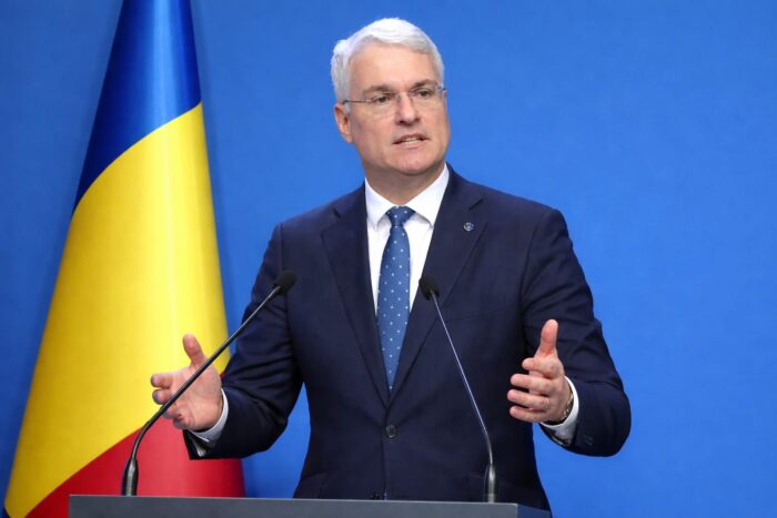 Asumarea răspunderii pe legile din PNRR poate aduce banii europeni mai repede. Ce riscă Guvernul în Parlament