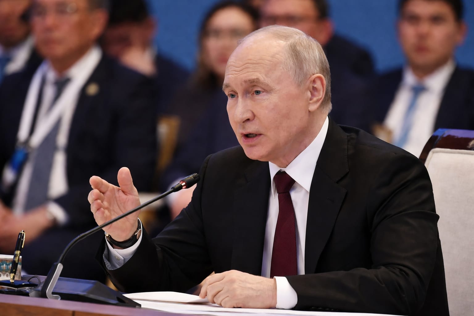 Atacurile ucrainene asupra rafinăriilor vor să destabilizeze Rusia, spune Putin.