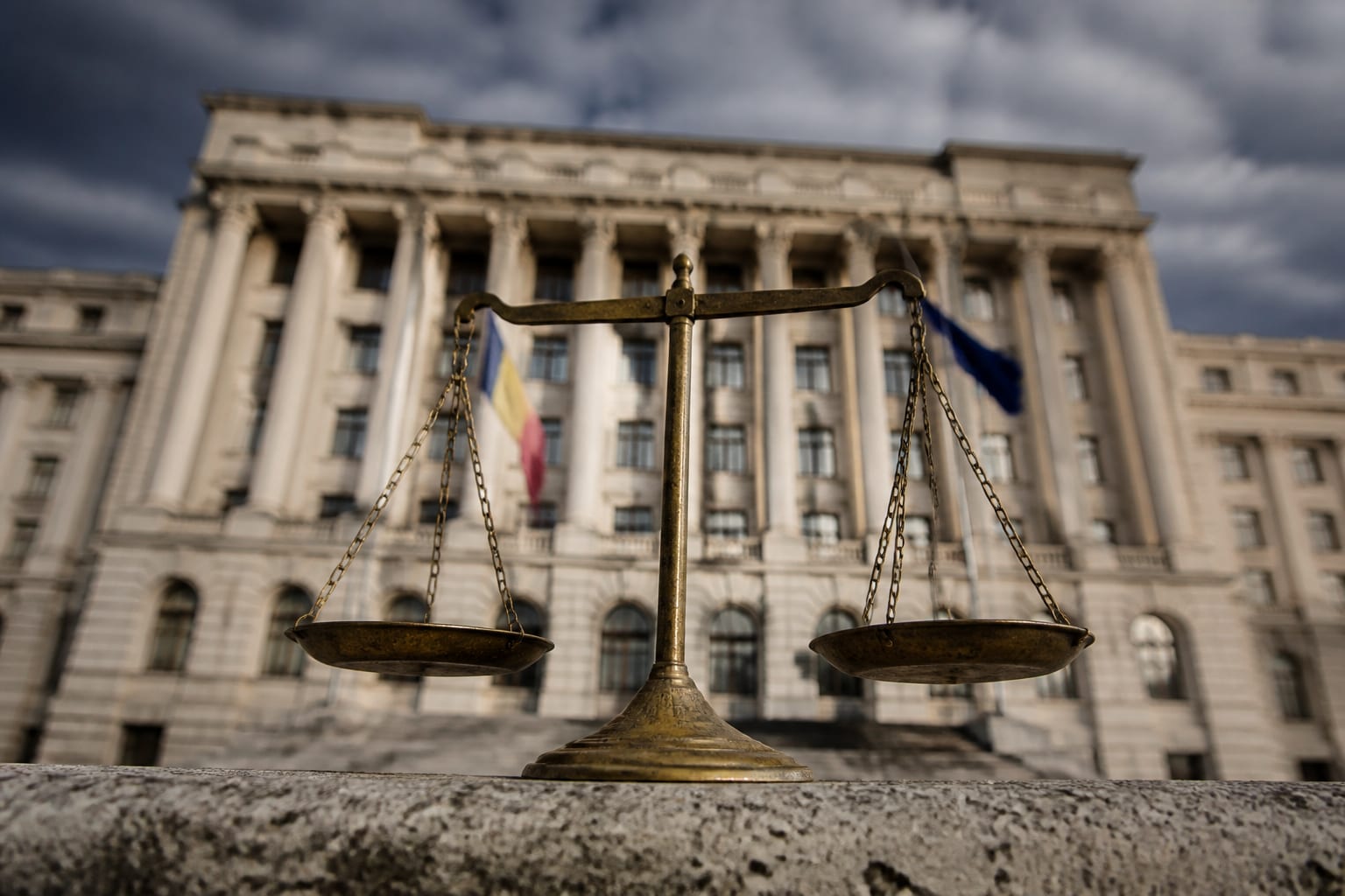 România nu mai poate confunda târguiala politică cu guvernarea fără cost