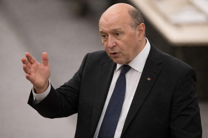Traian Băsescu acuză liderii politici în a treia lună de criză. Cum afectează blocajul PNRR și economia