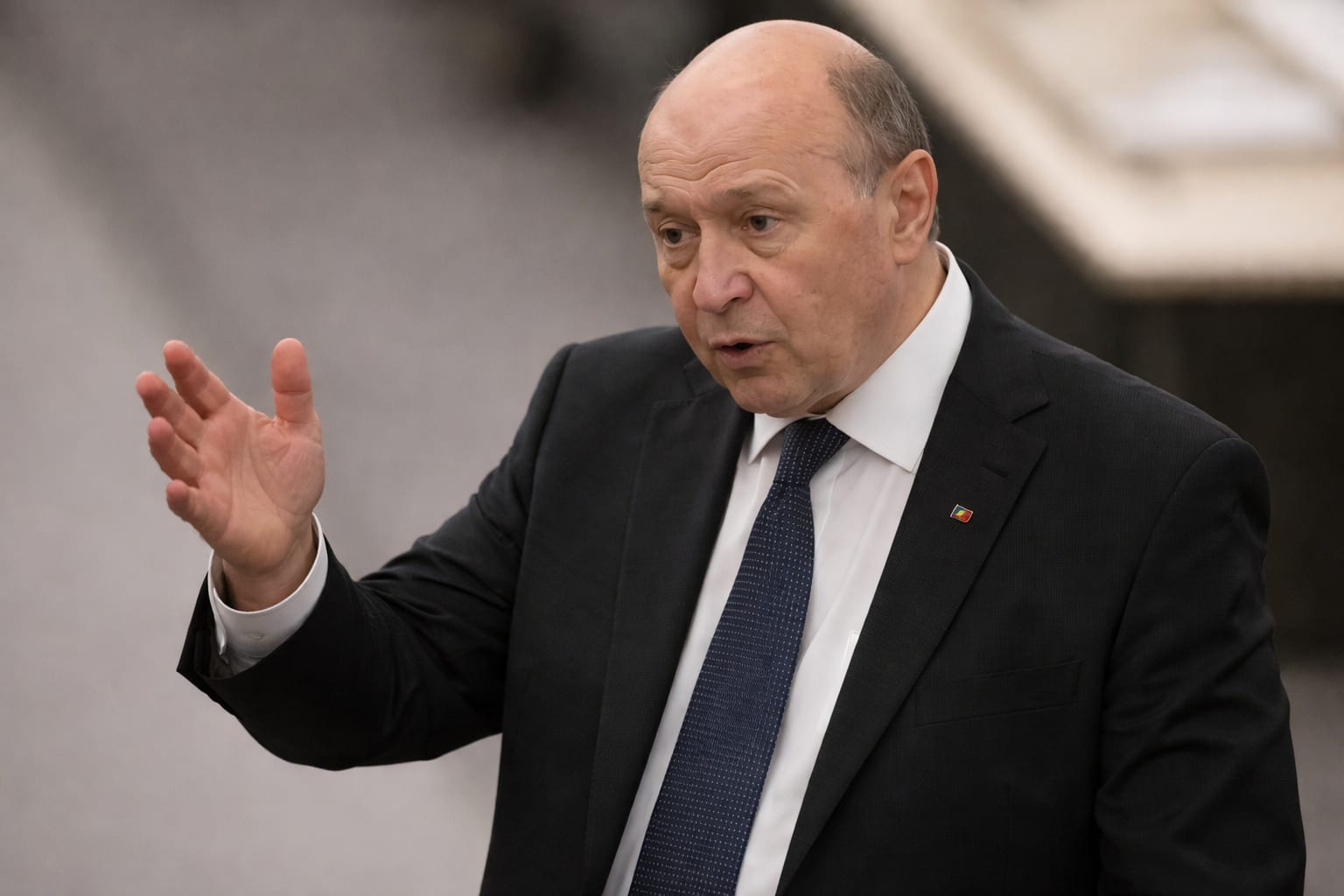 Traian Băsescu acuză liderii politici în a treia lună de criză. Cum afectează blocajul PNRR și economia
