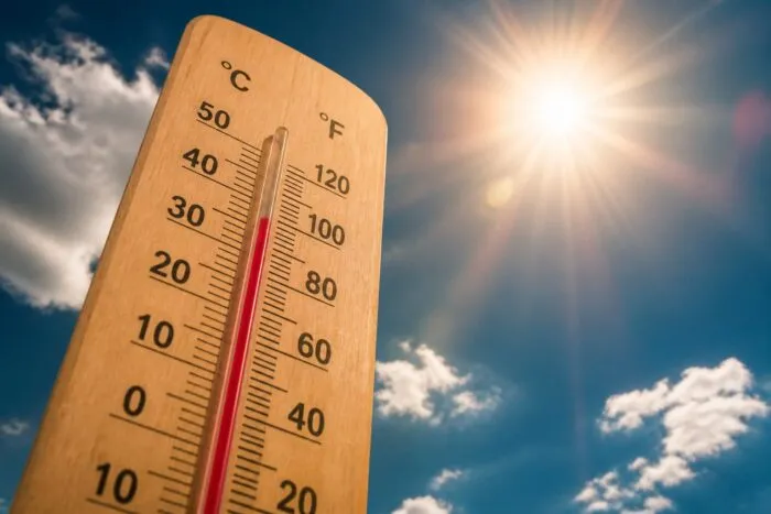 Canicula din 25-29 iunie pune în joc sănătatea publică. Cine este cel mai expus la 39-40 de grade și nopți tropicale
