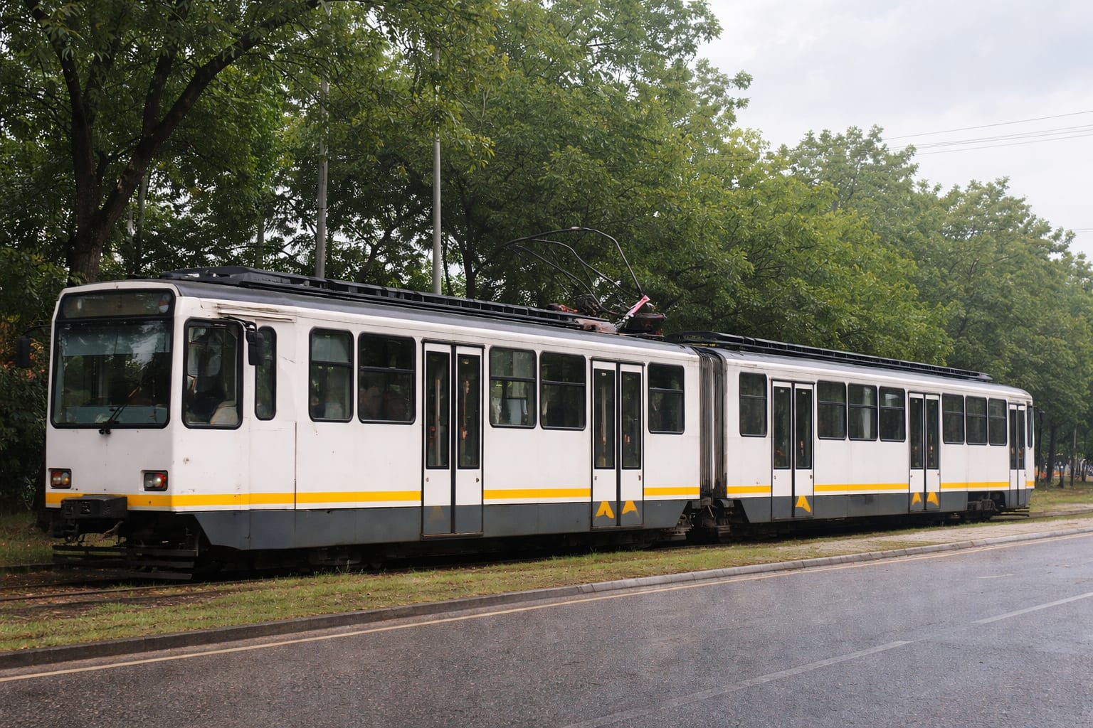 80 km pe oră și 35 l/mp în București sub Cod portocaliu. Cum au explicat autoritățile apelul la adăpostire imediată