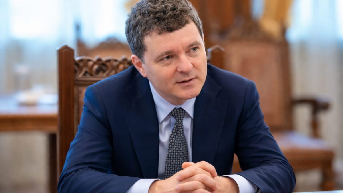 Nicușor Dan cheamă partidele la consultări după respingerea Guvernului Veștea