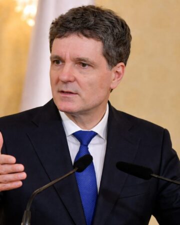 Întâlnirea de la ora 18 poate debloca noul guvern. Ce riscă România dacă negocierile pentru premier eșuează