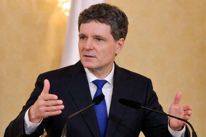 Întâlnirea de la ora 18 poate debloca noul guvern. Ce riscă România dacă negocierile pentru premier eșuează