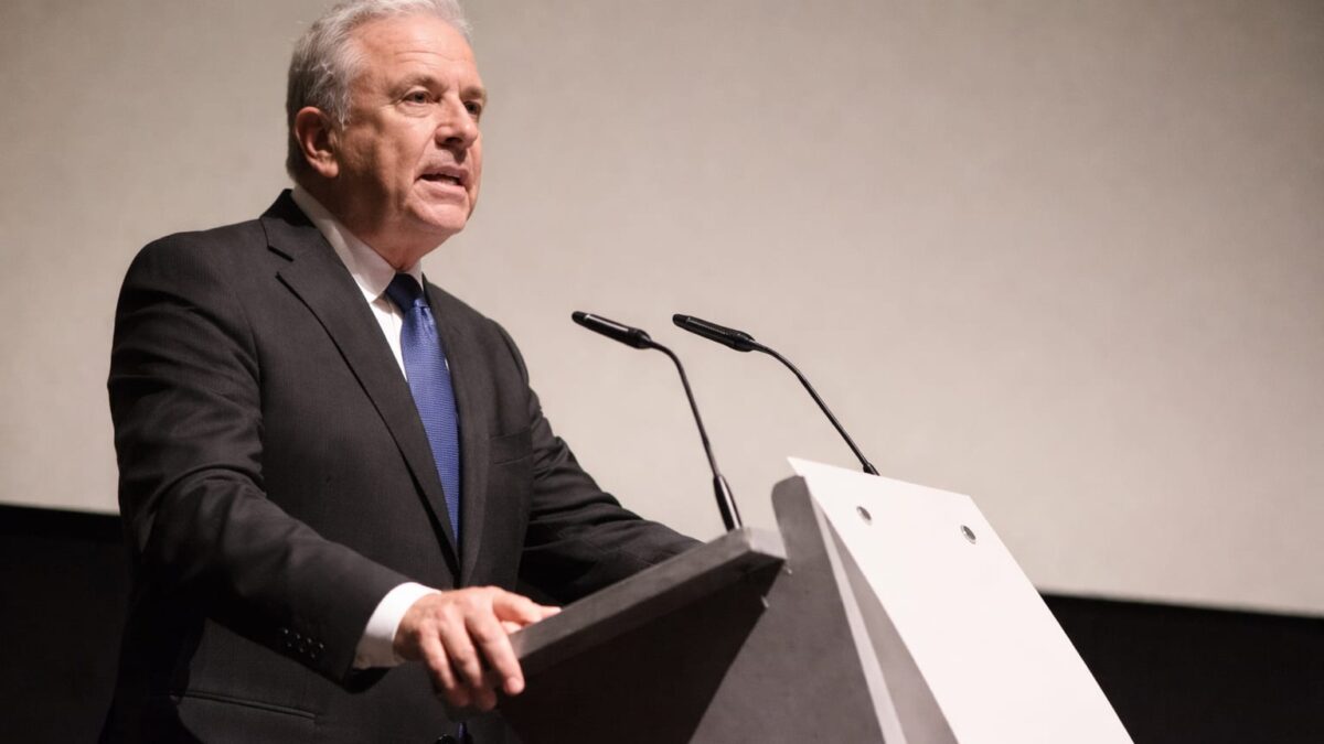 Dimitris Avramopoulos, fost comisar european între 2014 și 2019, vizat de mandat de arestare. Ce urmează în Grecia Dimitris Avramopoulos, fost comisar european între 2014 și 2019, vizat de mandat de arestare. Ce urmează în Grecia