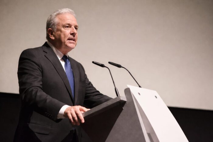 Dimitris Avramopoulos, fost comisar european între 2014 și 2019, vizat de mandat de arestare. Ce urmează în Grecia Dimitris Avramopoulos, fost comisar european între 2014 și 2019, vizat de mandat de arestare. Ce urmează în Grecia