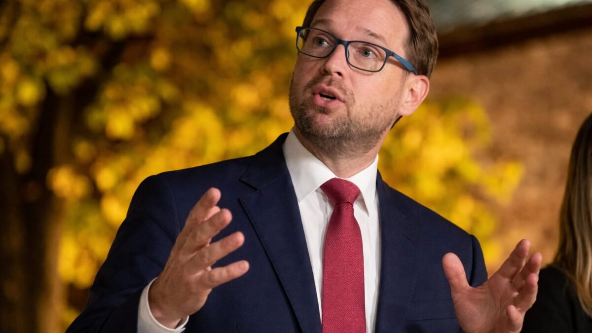 Dominic Fritz rămâne primar, dar pierde miza alegerilor viitoare. Ce riscă USR după decizia definitivă a ÎCCJ