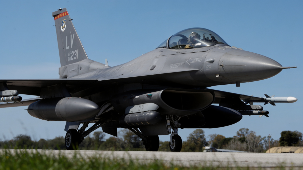 SUA reduc avioanele pentru NATO în Europa. Ce riscă România dacă scade prezența americană pe flancul estic SUA reduc avioanele pentru NATO în Europa. Ce riscă România dacă scade prezența americană pe flancul estic