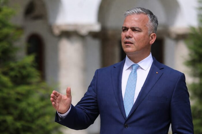 PNL ia în calcul sesizarea CCR împotriva desemnării lui Adrian Veștea. Ce efect ar avea asupra formării Guvernului PNL ia în calcul sesizarea CCR împotriva desemnării lui Adrian Veștea. Ce efect ar avea asupra formării Guvernului