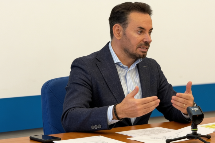 PSD-AUR, majoritatea invocată de Gheorghe Falcă pentru un nou guvern. Cine ar trebui să dea premierul, în viziunea PNL PSD-AUR, majoritatea invocată de Gheorghe Falcă pentru un nou guvern. Cine ar trebui să dea premierul, în viziunea PNL