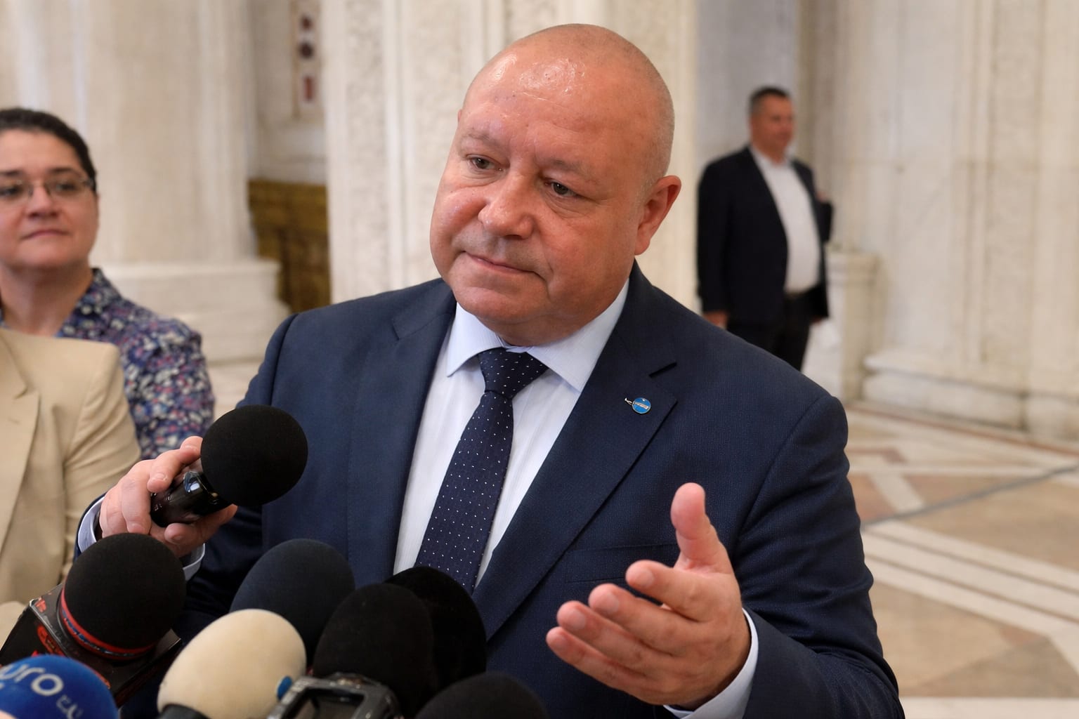 Desemnarea lui Adrian Veștea riscă să ajungă la CCR. Ce pierd PNL și viitorul guvern din conflictul cu președintele
