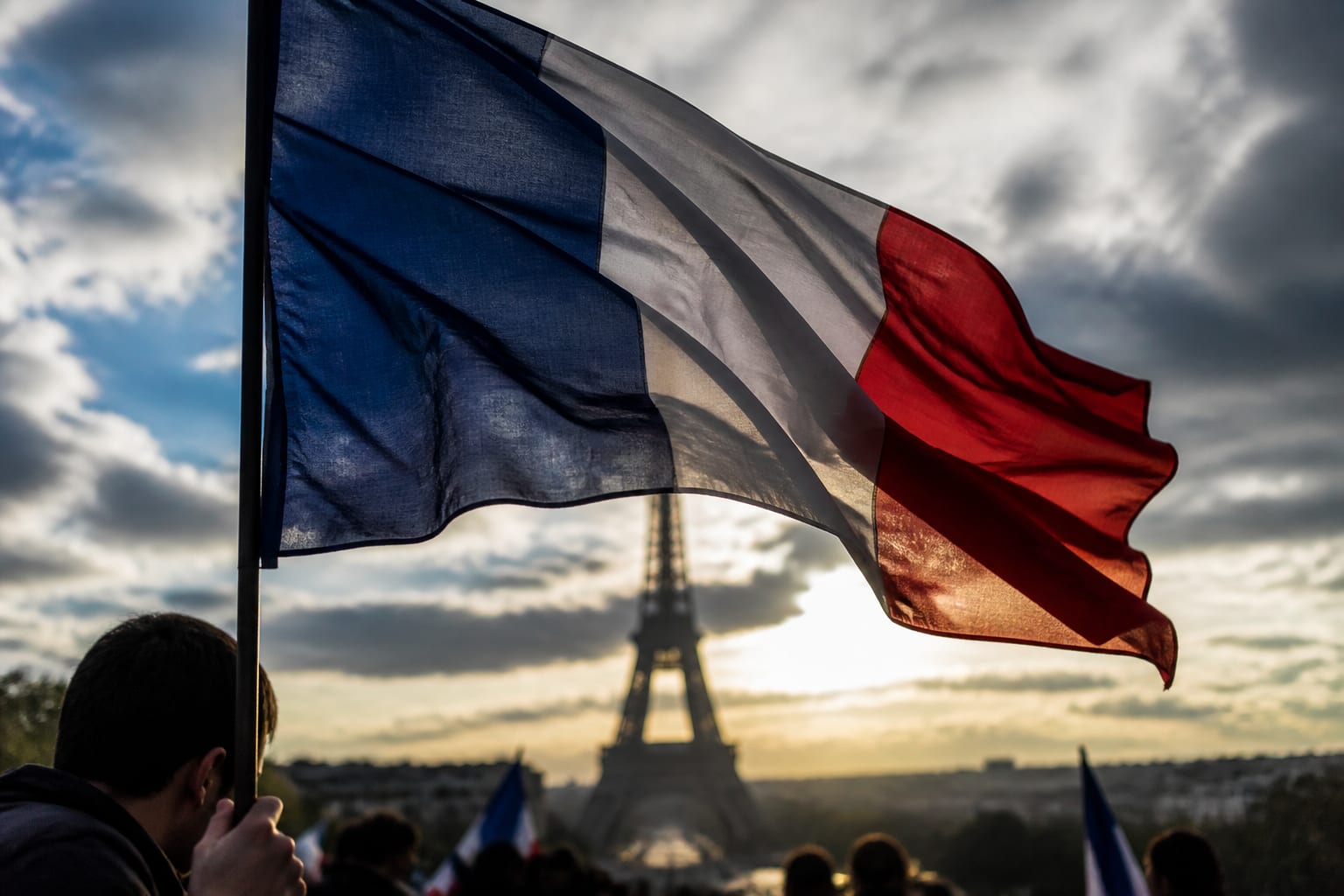 Marine Le Pen pregătește succesiunea în extrema dreaptă franceză. Ce este în joc pentru UE, NATO și România