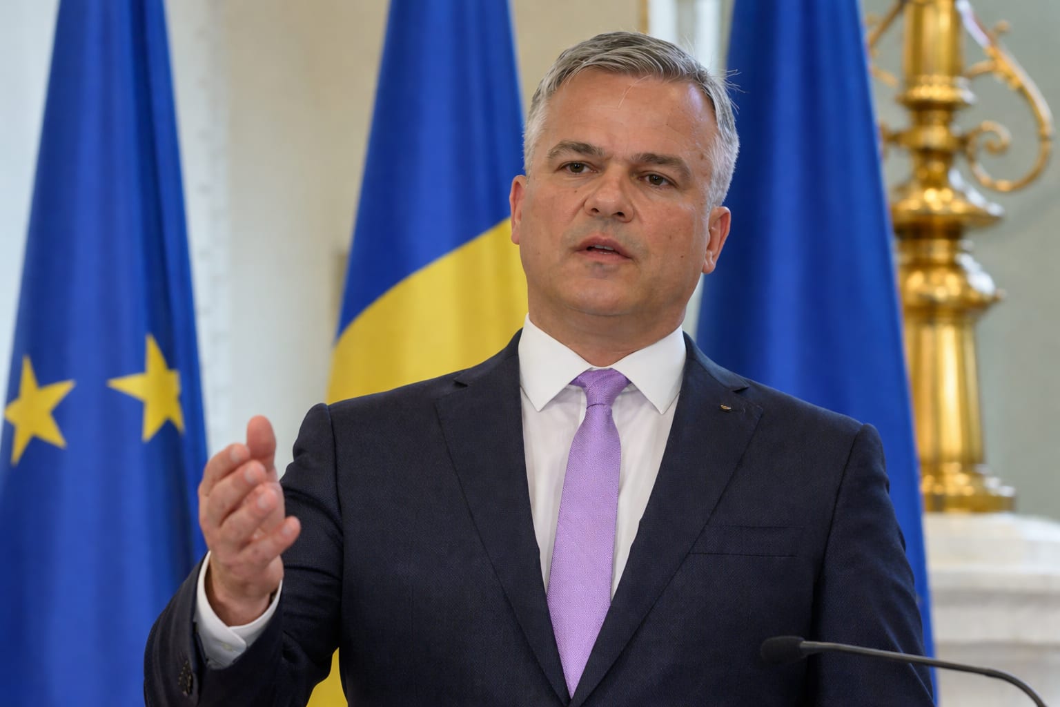 Adrian Veștea începe marți negocierile cu PSD pentru învestire. Cum poate ajunge la pragul de 233 de voturi