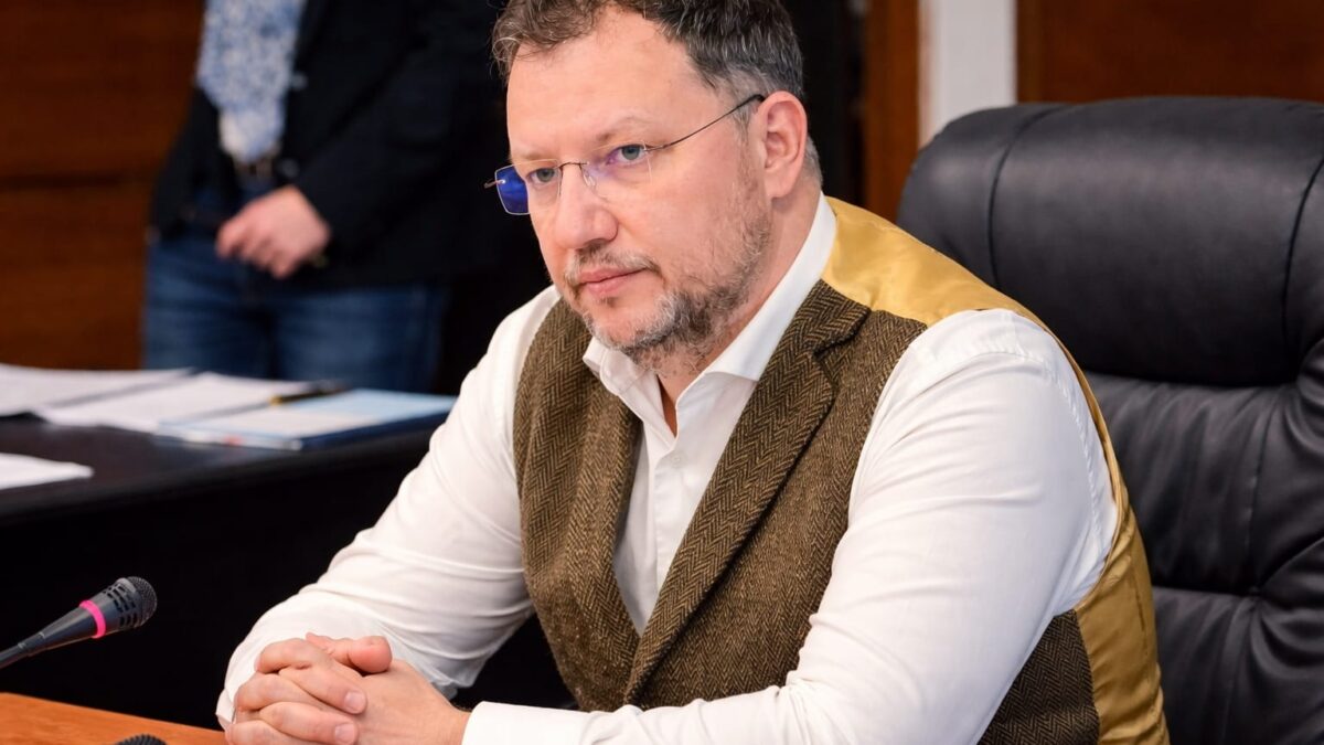 PNL Giurgiu a votat cu 41 la 1 pentru Adrian Veștea premier. Ce înseamnă decizia pentru majoritatea din Parlament PNL Giurgiu a votat cu 41 la 1 pentru Adrian Veștea premier. Ce înseamnă decizia pentru majoritatea din Parlament