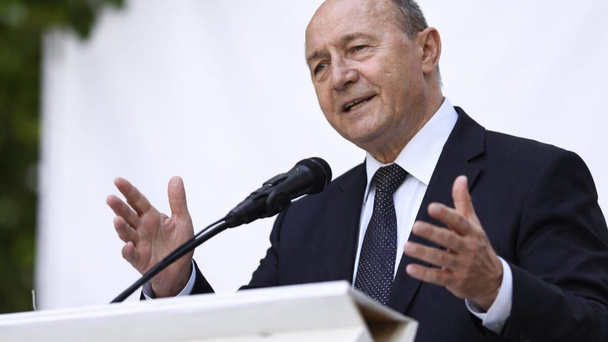 Băsescu avertizează că blocajul politic poate ajuta AUR. Ce pierde coaliția dacă Veștea nu face majoritatea Băsescu avertizează că blocajul politic poate ajuta AUR. Ce pierde coaliția dacă Veștea nu face majoritatea