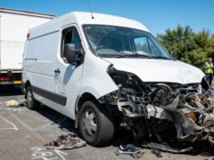 Opt oameni au murit pe autostrada M1 din Ungaria. Un microbuz din Republica Moldova a intrat într-un camion avariat