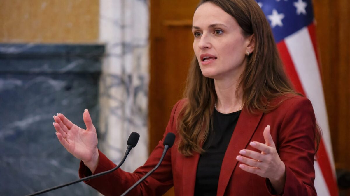 Al 21-lea pachet de sancțiuni împotriva Rusiei, anunțat de Oana Țoiu după atacul asupra Kievului Al 21-lea pachet de sancțiuni împotriva Rusiei, anunțat de Oana Țoiu după atacul asupra Kievului
